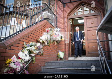 Non sottoscritto in precedenza foto datata 17/03/19 Speaker della House of Commons, John Bercow adoratori di incontro a Finsbury Park moschea nel nord di Londra dove Egli appoggiò il suo sostegno alla comunità musulmana dopo un attacco su due moschee in Nuova Zelanda uccidendo 50 persone. L'altoparlante, che ha servito dieci anni nel post intende candidarsi giù prima delle prossime elezioni. Foto Stock