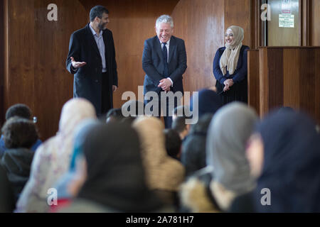 Non sottoscritto in precedenza foto datata 17/03/19 Speaker della House of Commons, John Bercow adoratori di incontro a Finsbury Park moschea nel nord di Londra dove Egli appoggiò il suo sostegno alla comunità musulmana dopo un attacco su due moschee in Nuova Zelanda uccidendo 50 persone. L'altoparlante, che ha servito dieci anni nel post intende candidarsi giù prima delle prossime elezioni. Foto Stock