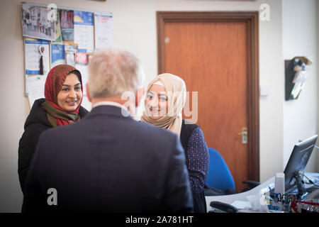 Non sottoscritto in precedenza foto datata 17/03/19 Speaker della House of Commons, John Bercow adoratori di incontro a Finsbury Park moschea nel nord di Londra dove Egli appoggiò il suo sostegno alla comunità musulmana dopo un attacco su due moschee in Nuova Zelanda uccidendo 50 persone. L'altoparlante, che ha servito dieci anni nel post intende candidarsi giù prima delle prossime elezioni. Foto Stock