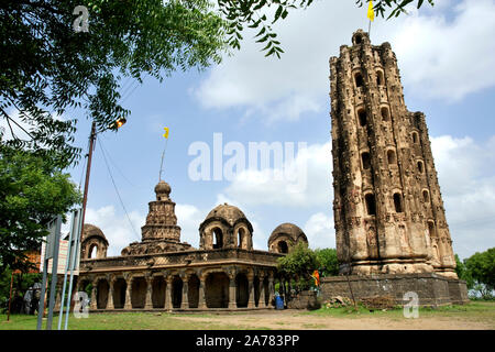 Beed, Maharashtra, India, Sud-est asiatico - Khandoba tempio e Dipmala o lampada torri Beed-città Foto Stock