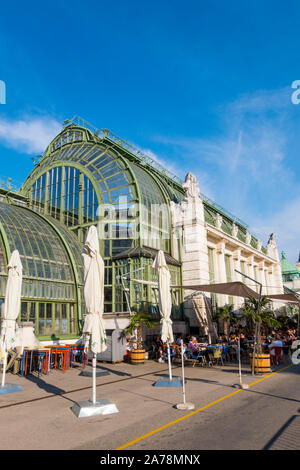 Palmenhaus, cafe e ristorante, Burggarten, città vecchia, Vienna, Austria Foto Stock