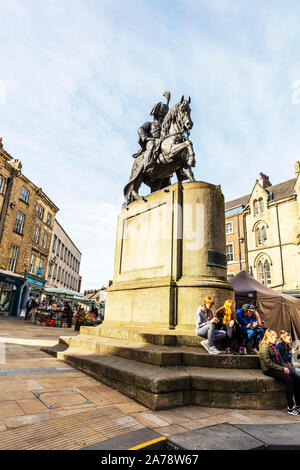 Monumento di durham, statua del marchese di Londonderry, Charles William paletta Tempest Stewart, in Durham Market Place, artista Monti Raffaelle, REGNO UNITO Foto Stock