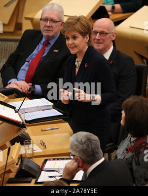 Primo Ministro Nicola Storione in Aula di discussione durante FMQs presso il parlamento scozzese di Edimburgo. Foto di PA. Picture Data: giovedì ottobre 31,2019. Vedere PA storia Scozia domande . Foto di credito dovrebbe leggere: Andrew Milligan/PA FILO Foto Stock