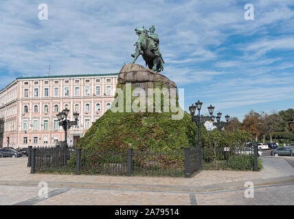 Il 1888 aperto Bohdan Khmelnytsky monumento sulla Sophien square, Kiev Foto Stock