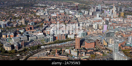 Vista aerea del centro cittadino di Leeds, West Yorkshire, Regno Unito Foto Stock