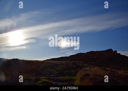 Capsula spaziale come cloud oltre il roaches Staffordshire Foto Stock