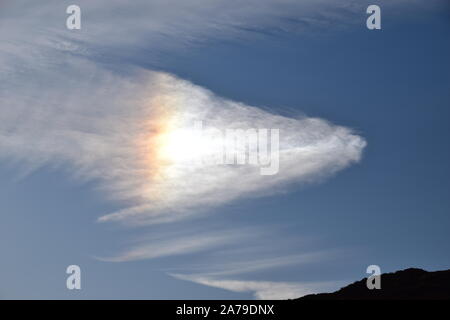 Capsula spaziale come cloud oltre il roaches Staffordshire Foto Stock