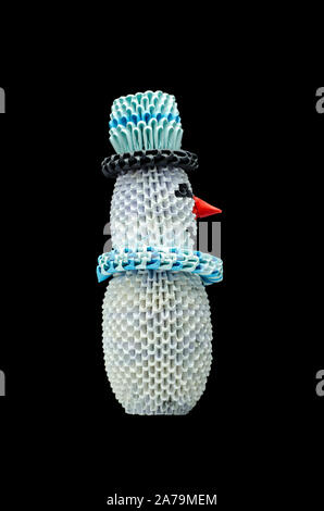 3D origami, snowman - decorazione isolati su sfondo nero Foto Stock