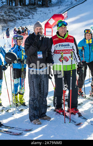 Bansko, Bulgaria - Dicembre, 12, 2015: Petar Popangelov aprendo la nuova Stagione sciistica 2015-2016 a Bansko, Bulgaria Foto Stock