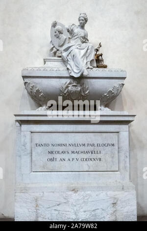 Firenze, Toscana/Italia - 19 Ottobre : Monumento a Niccolò di Bernardo dei Machiavelli nella chiesa di Santa Croce a Firenze il 19 ottobre 2019 Foto Stock