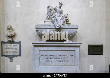 Firenze, Toscana/Italia - 19 Ottobre : Monumento a Niccolò di Bernardo dei Machiavelli nella chiesa di Santa Croce a Firenze il 19 ottobre 2019 Foto Stock