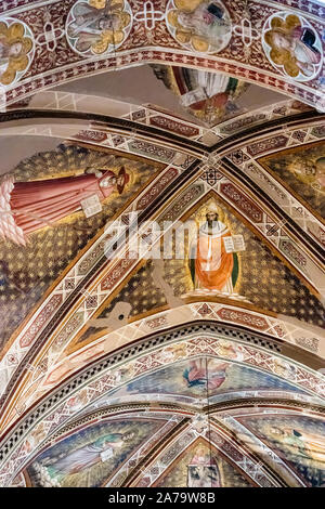 Firenze, Toscana/Italia - 19 Ottobre : Vista interna della chiesa di Santa Croce a Firenze il 19 ottobre 2019 Foto Stock