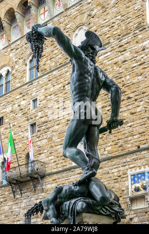 Firenze, Toscana/Italia - 19 Ottobre : Statua di Perseo tenendo la testa di Medusa di Firenze il 19 ottobre 2019 Foto Stock