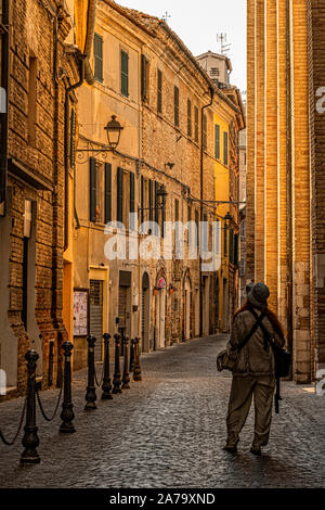 Italia Marche Osimo Via San Francesco| Italia Marche Osimo Via San Francesco Foto Stock