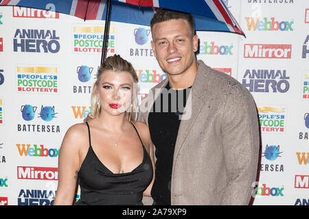 Tappeto rosso arrivi per lo specchio animale Hero Awards 2019, in collaborazione con persone di lotteria di Cap e Webbox presso Grosvenor House Hotel offre: Olivia Bowen, Alex Bowen dove: Londra, Regno Unito quando: 30 set 2019 Credit: Phil Lewis/WENN.com Foto Stock