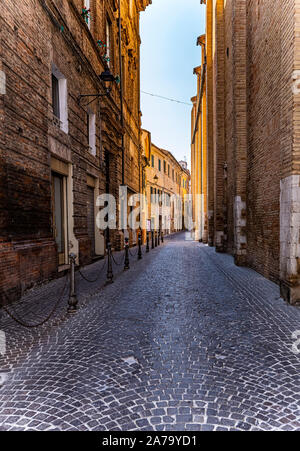 Italia Marche Osimo Via San Francesco| Italia Marche Osimo Via San Francesco Foto Stock