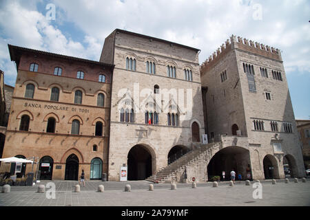 Lombard-Gothic Palazzo del Capitano (Palazzo del Capitano e Palazzo del Popolo (Palazzo del Popolo) nel centro storico di Todi, Umbria, Italia. 22 agosto Foto Stock