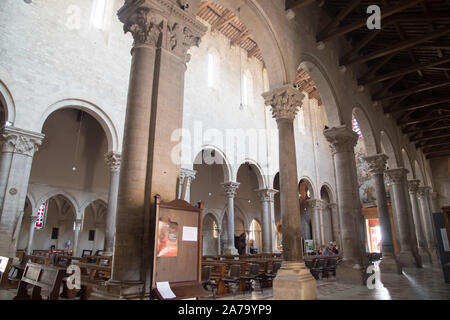 Romanico Gotico Concattedrale della Santissima Annunziata (Chiesa dell'Annunciazione di Maria vergine) nel centro storico di Todi, Umbria, Italia. Ago Foto Stock