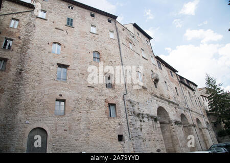 Nicchioni Romani (Roman niched sottostruttura di incerta fine) nel centro storico di Todi, Umbria, Italia. 22 agosto 2019 © Wojciech Strozyk / Ala Foto Stock