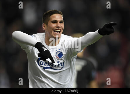 Copenhagen, Danimarca. 31 ott 2019. Pieros Sotiriou, FC Copenhagen celebra il suo obiettivo a 3-1 durante la Sydbank Cup Soccer match tra FC Copenhagen e FC Nordsjaelland in Telia Parken, Copenhagen, Danimarca. Credito: Lars Moeller/ZUMA filo/Alamy Live News Foto Stock