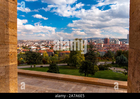 Ankara/Turkey-October 7, 2019: panoramica vista di Ankara con la Moschea di Kocatepe in Cankaya da Anitkabir Foto Stock