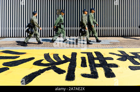 16 ottobre 2019, Pro banner di democrazia e di polizia presso gli uffici del governo all'Admiralty Hong Kong Foto Stock