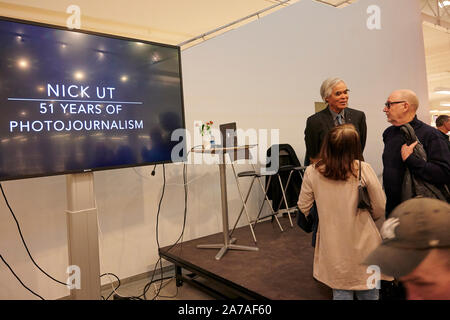 Viborg, Danimarca, 31 ott. 2019: ritiro AP Fotografo Nick Ut, 1972 Premio Pulitzer e il fotografo dietro la famosa "Napalm Girl' foto dalla guerra del Vietnam, dà un artista parlare presso la biblioteca pubblica. Credito: Brian Bjeldbak/Alamy Foto Stock