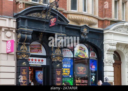 Il Teatro Café, un tema teatrale coffee shop in San Martin's Lane, Londra, Inghilterra. Foto Stock