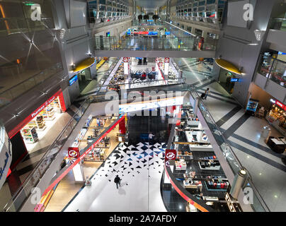Interno del Terminal 3 dell'Aeroporto Internazionale di Dubai , Emirati arabi uniti, Foto Stock