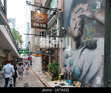 Arte di strada da Elsa Jean de Dieu Lyndhurst St per il distretto centrale di Hong Kong, Cina Foto Stock