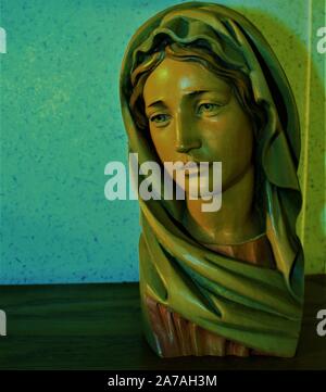 In legno scolpito la Statua di Maria la Madre di Gesù Foto Stock