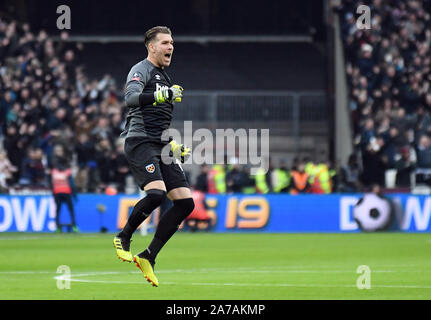 Londra, Inghilterra - Gennaio 5, 2019: Adrian San Miguel del Castillo del West Ham celebra dopo che il suo team ha aperto il punteggio durante il 2018/19 FA Cup Round 3 gioco tra il West Ham United e Birmingham City FC a Londra Stadium. Foto Stock