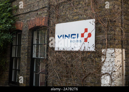 Londra, Regno Unito. 31 ottobre, 2019. Un segno indicante i locali di Vinci strutture, fornitore in outsourcing ai Parchi Reali. Credito: Mark Kerrison/Alamy Live News Foto Stock