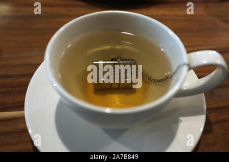 Tazza di tè con la casa del tè di forma di filtri in acciaio inox Tea Infusers Foto Stock