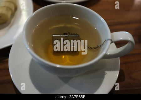 Tazza di tè con la casa del tè di forma di filtri in acciaio inox Tea Infusers Foto Stock