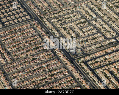 Las Vegas, NV, Stati Uniti d'America. 30 ott 2019. Una foto aerea di sviluppi di alloggiamento a Las Vegas. Credito: KC Alfred/ZUMA filo/Alamy Live News Foto Stock