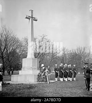 La croce è stata eretta dal governo canadese in onore dei cittadini americani che hanno dato la loro vita per il Canada durante la Seconda Guerra Mondiale Foto Stock