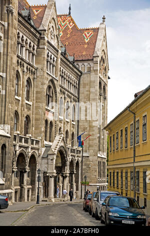 Archivi Nazionali edificio (Nemzeti Archivum) sulla Collina del Castello (Varhegy) nel quartiere Buda di Budapest. Foto Stock