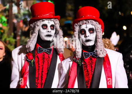 Nova Iorque, Nova Iorque, Estados Unidos. 31 ott 2019. I festaioli di partecipare nel 2019 New York City Halloween Parade su ottobre 31, 2019 a New York City. Credito: William Volcov/ZUMA filo/Alamy Live News Foto Stock