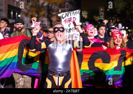 Nova Iorque, Nova Iorque, Estados Unidos. 31 ott 2019. I festaioli di partecipare nel 2019 New York City Halloween Parade su ottobre 31, 2019 a New York City. Credito: William Volcov/ZUMA filo/Alamy Live News Foto Stock