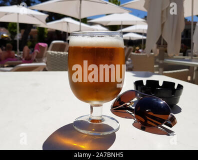 Birra frizzante in vetro Foto Stock