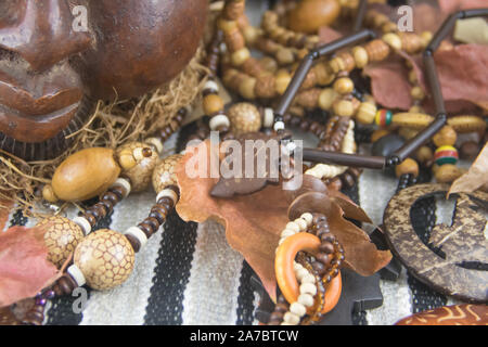 Artigianato africano e di gioielleria dal Camerun, poteri Juju e Black magic Foto Stock