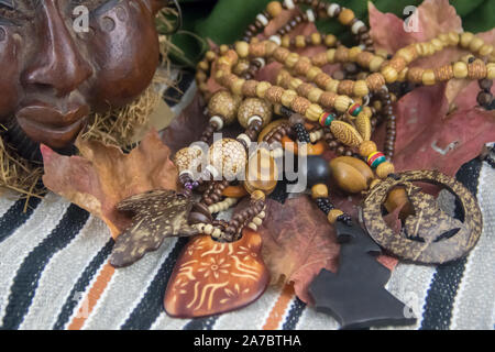 Artigianato africano e di gioielleria dal Camerun, poteri Juju e Black magic Foto Stock