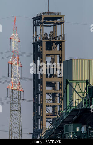 L'ex miniera di carbone del Walsum colliery, albero 1, sul sito dell'Duisburg-Walsum impianto alimentato a carbone, Foto Stock