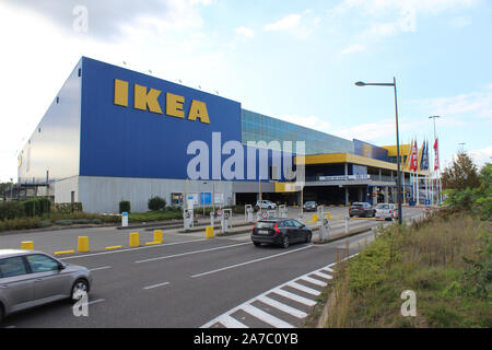 GENT, Belgio, 28 Ottobre 2019: vista del magazzino Ikea store di Gent. Ikea è un europeo gruppo multinazionale che progetta e commercializza ready-to-configur Foto Stock