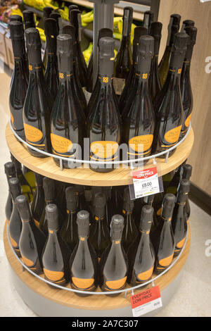 Foto ad una co-negozio di alimentari. Prosecco sul display Foto Stock