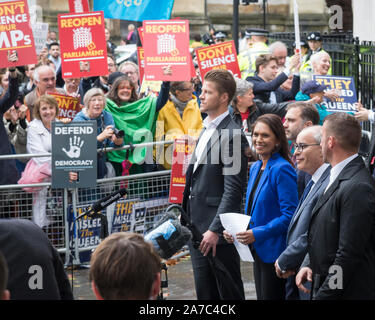 La Corte suprema, Londra, Regno Unito. Il 24 settembre 2019. Gina Miller al di fuori della Corte Suprema, dopo che la Corte si è pronunciata all'unanimità che la proroga era illegittima. Foto Stock