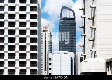 Il lusso moderno e costoso condominio, appartamento o edificio per uffici sono in crescita nel settore immobiliare industria alloggio per supportare nuovi ricchi di busine Foto Stock