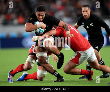 La nuova Zelanda Frizell Shannon (centro) in azione durante il 2019 Coppa del Mondo di Rugby in bronzo match finale presso il Tokyo Stadium. Foto Stock