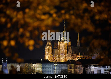 Praga, Repubblica Ceca. 31 ott 2019. Il Castello di Praga con la Metropolitan Cattedrale dei Santi Vito, Venceslao e Adalberto è visto il 31 ottobre 2019, a Praga, Repubblica Ceca. Credito: Michaela Rihova/CTK foto/Alamy Live News Foto Stock